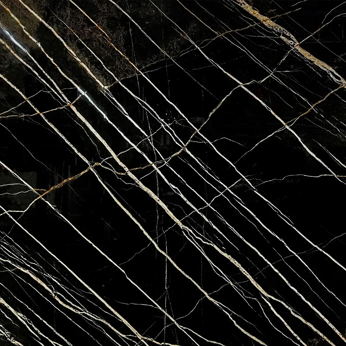 ลายเส้นแร่ของหินอ่อน Saint Laurent