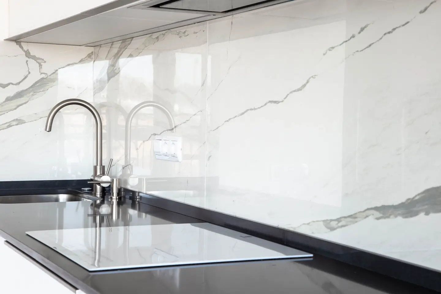 Back Splash กันเปื้อนครัวจากหินอ่อนเทียม