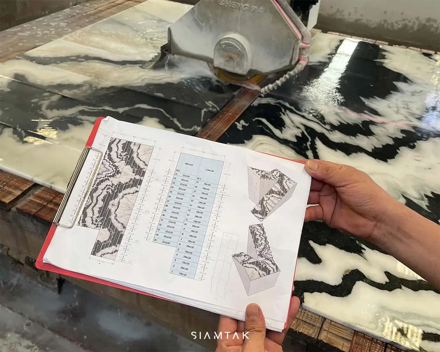 Designing the pattern and cutting of the Panda White marble staircase