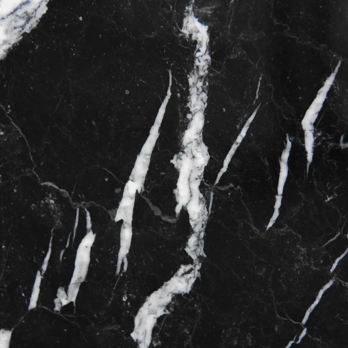 ลายเส้นแร่ของหินอ่อน Marquina Spain