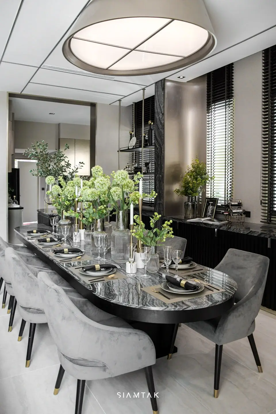 Black Forest Extra marble dining table for a modern luxury home